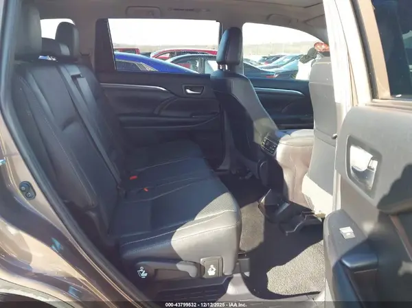 5TDYZRFH9KS337423 2019 TOYOTA HIGHLANDER - Image 8