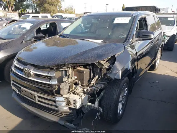 5TDYZRFH9KS346929 2019 TOYOTA HIGHLANDER - Image 2