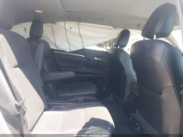 5TDYZRFHXHS195365 2017 TOYOTA HIGHLANDER - Image 8