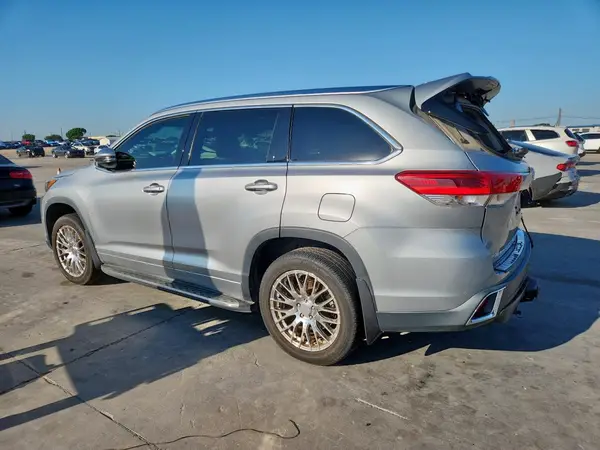 5TDYZRFHXHS196306 2017 TOYOTA HIGHLANDER - Image 2