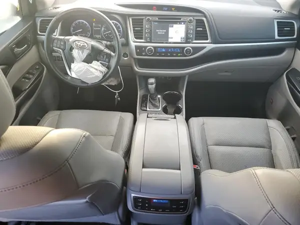 5TDYZRFHXHS200662 2017 TOYOTA HIGHLANDER - Image 8