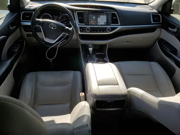 5TDYZRFHXHS225397 2017 TOYOTA HIGHLANDER - Image 8