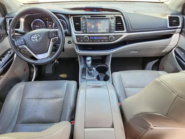 5TDYZRFHXJS257594 2018 TOYOTA HIGHLANDER - Image 8