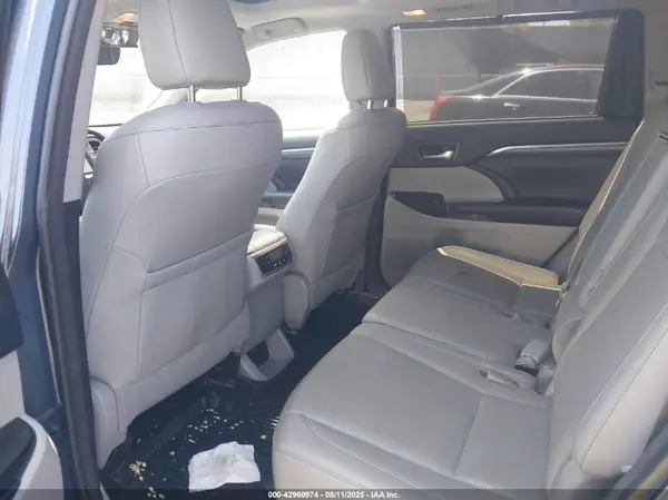 5TDYZRFHXJS263945 2018 TOYOTA HIGHLANDER - Image 8