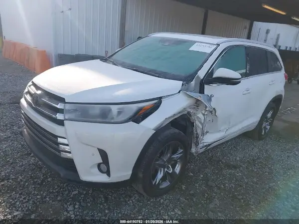 5TDYZRFHXJS265209 2018 TOYOTA HIGHLANDER - Image 2