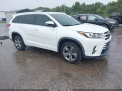 5TDYZRFHXJS265923 2018 TOYOTA HIGHLANDER