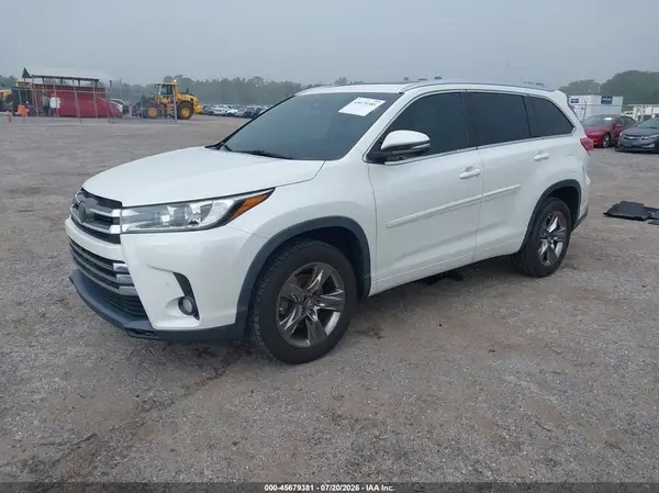 5TDYZRFHXJS265923 2018 TOYOTA HIGHLANDER - Image 2