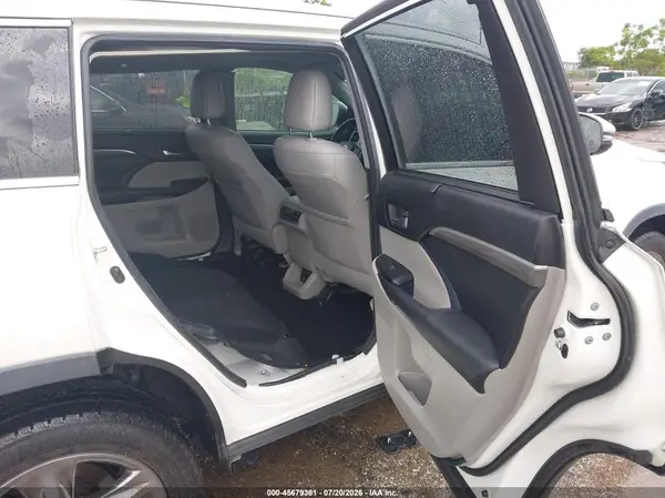 5TDYZRFHXJS265923 2018 TOYOTA HIGHLANDER - Image 8