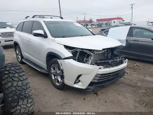 5TDYZRFHXJS272676 2018 TOYOTA HIGHLANDER - Image 1
