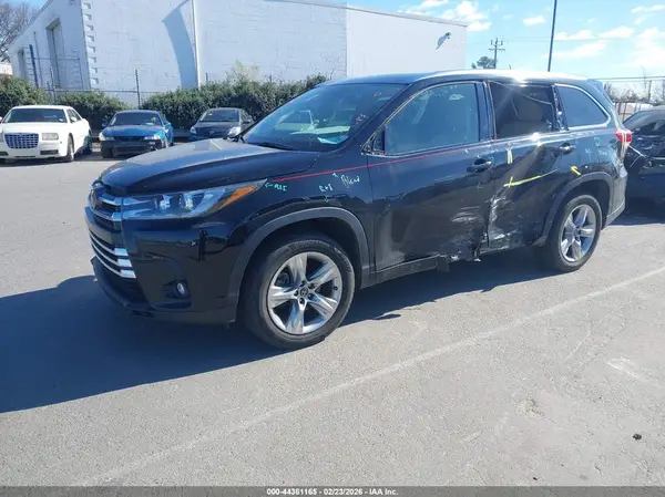 5TDYZRFHXKS334448 2019 TOYOTA HIGHLANDER - Image 2