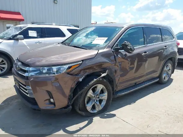 5TDYZRFHXKS355106 2019 TOYOTA HIGHLANDER - Image 2