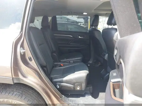 5TDYZRFHXKS355106 2019 TOYOTA HIGHLANDER - Image 8