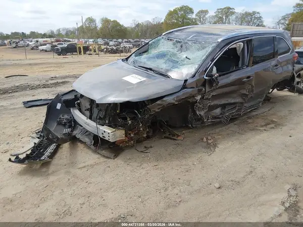5TDYZRFHXKS358975 2019 TOYOTA HIGHLANDER - Image 2