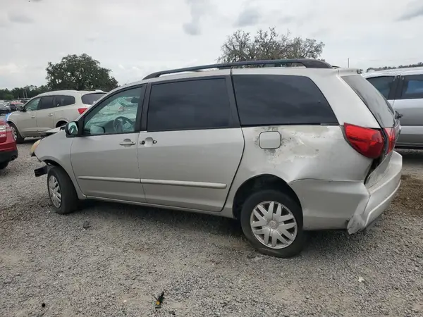 5TDZA23CX6S520508 2021 TOYOTA SIENNA - Image 2