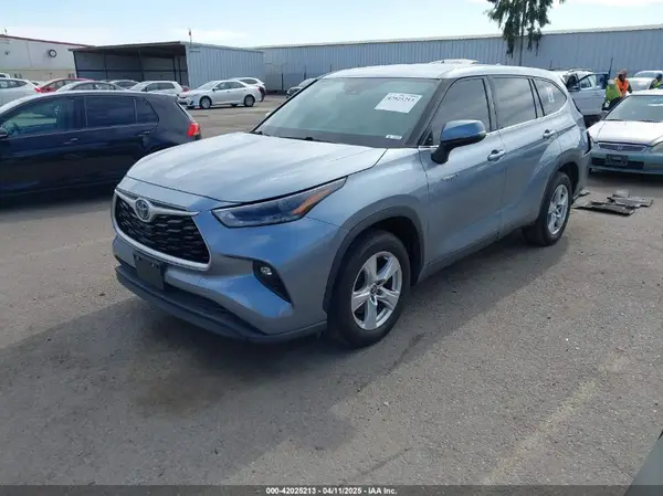 5TDZARAH1MS004901 2021 TOYOTA HIGHLANDER - Image 2
