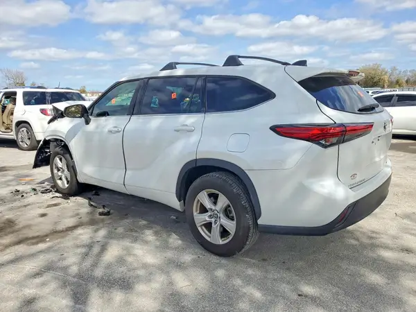 5TDZARAH2NS510562 2022 TOYOTA HIGHLANDER - Image 2