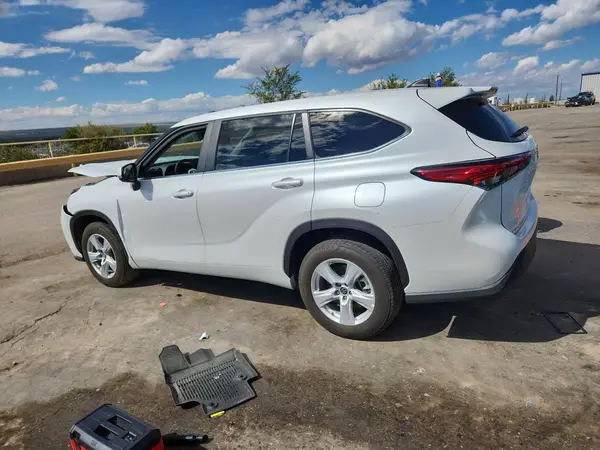 5TDZARAH2PS022120 2023 TOYOTA HIGHLANDER - Image 2