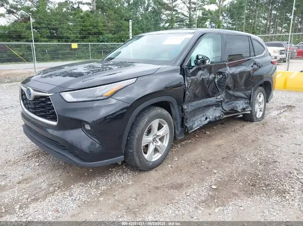 5TDZARAH3NS012872 2022 TOYOTA HIGHLANDER - Image 2