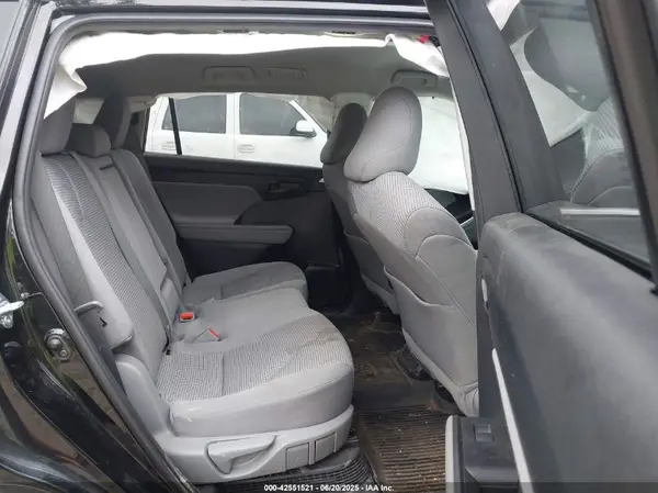 5TDZARAH3NS012872 2022 TOYOTA HIGHLANDER - Image 8
