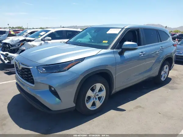 5TDZARAH3PS020098 2023 TOYOTA HIGHLANDER - Image 2