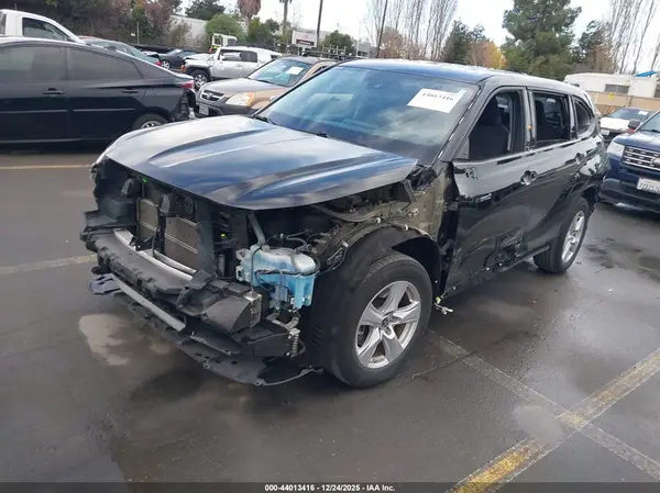 5TDZARAH4MS507726 2021 TOYOTA HIGHLANDER - Image 2