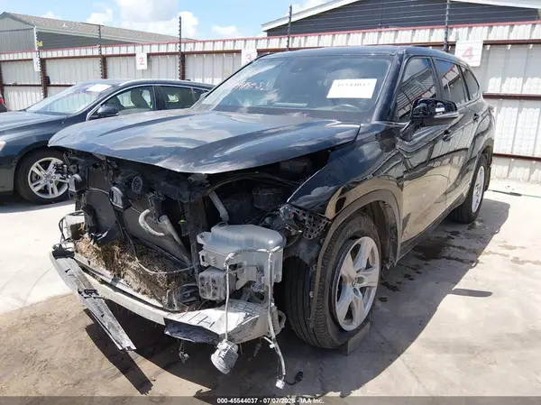 5TDZARAH4PS518729 2023 TOYOTA HIGHLANDER - Image 2