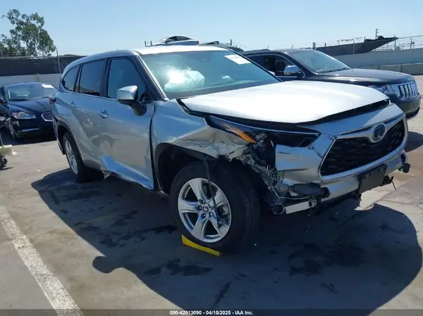 5TDZARAH4RS533945 2024 TOYOTA HIGHLANDER - Image 1