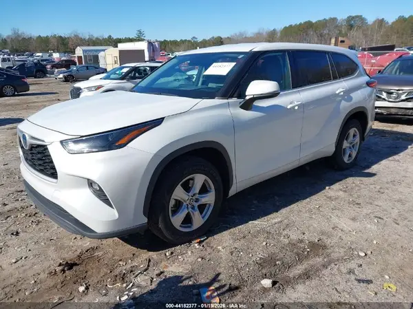 5TDZARAH5NS516680 2022 TOYOTA HIGHLANDER - Image 2