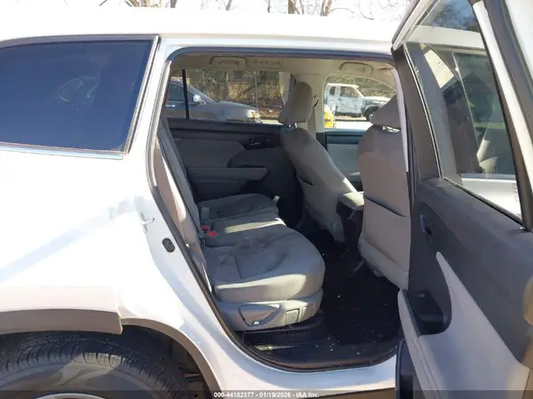 5TDZARAH5NS516680 2022 TOYOTA HIGHLANDER - Image 8