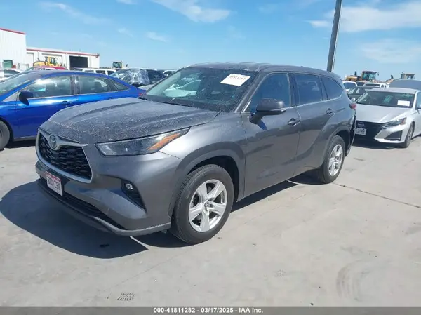 5TDZARAH5NS517327 2022 TOYOTA HIGHLANDER - Image 2