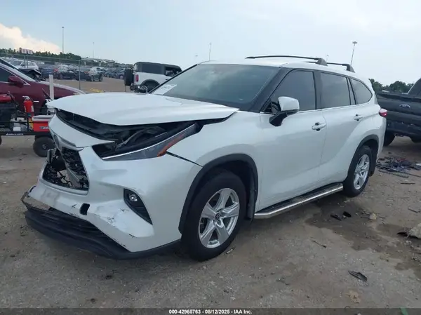 5TDZARAH5PS520764 2023 TOYOTA HIGHLANDER - Image 2