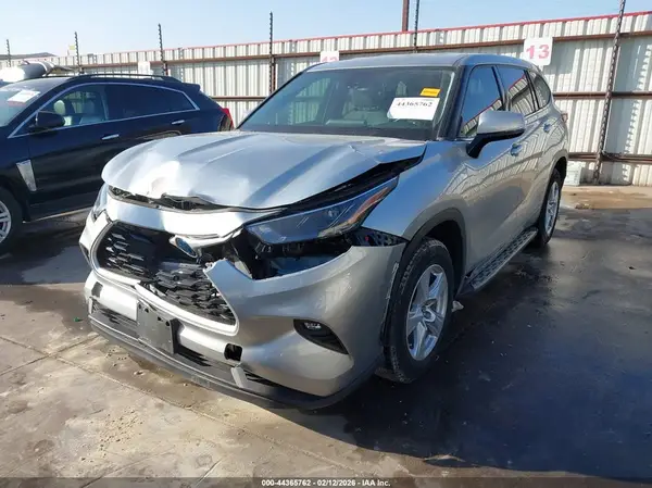 5TDZARAH6NS515263 2022 TOYOTA HIGHLANDER - Image 2