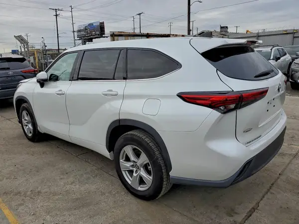 5TDZARAH7NS516020 2022 TOYOTA HIGHLANDER - Image 2