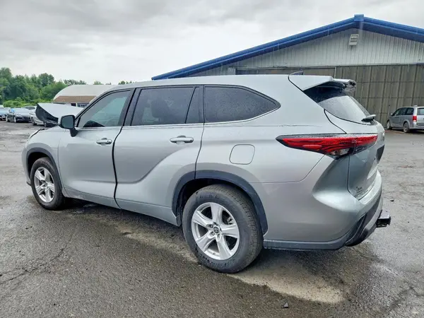 5TDZARAH7NS516762 2022 TOYOTA HIGHLANDER - Image 2