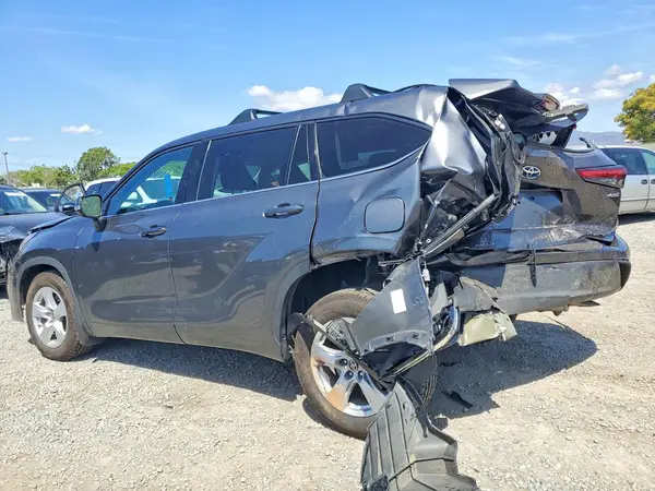 5TDZARAH7NS516938 2022 TOYOTA HIGHLANDER - Image 2
