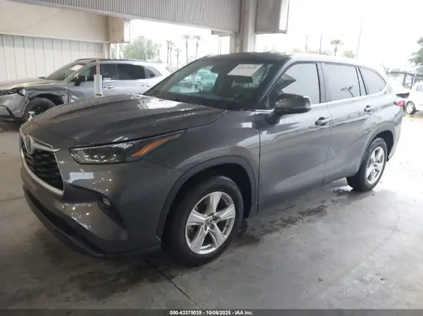 5TDZARAH7PS017785 2023 TOYOTA HIGHLANDER - Image 2