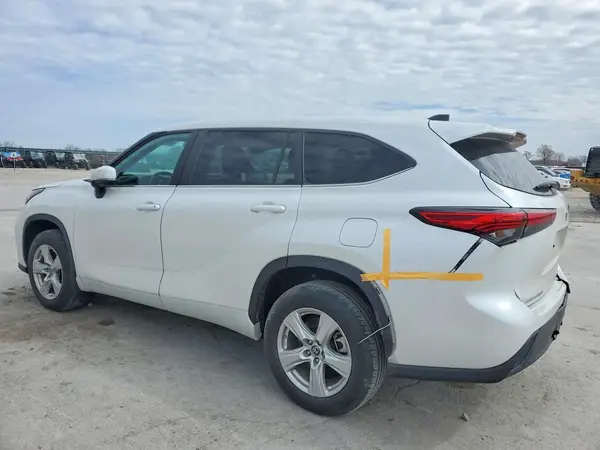 5TDZARAH7PS021240 2023 TOYOTA HIGHLANDER - Image 2
