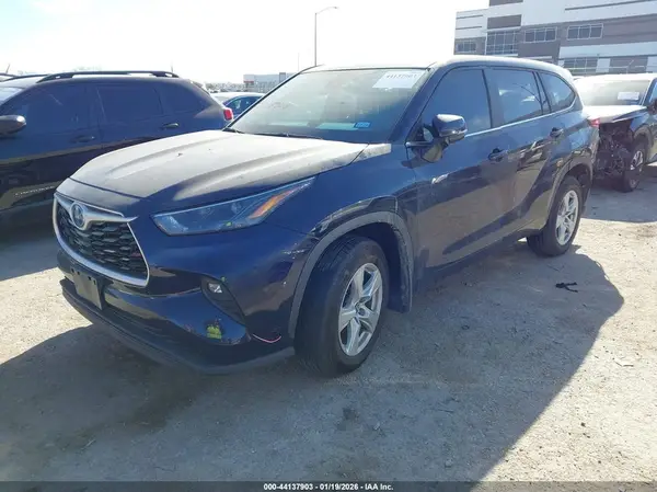 5TDZARAH7PS522161 2023 TOYOTA HIGHLANDER - Image 2