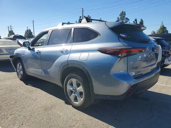 5TDZARAH7RS529386 2024 TOYOTA HIGHLANDER - Image 2