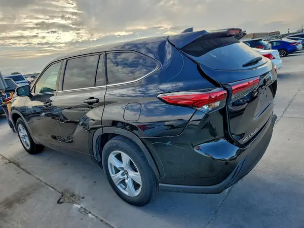 5TDZARAH9MS009733 2021 TOYOTA HIGHLANDER - Image 2