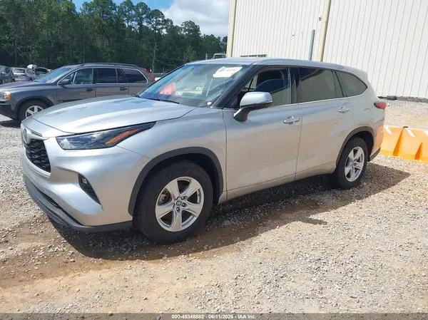 5TDZARAH9NS516455 2022 TOYOTA HIGHLANDER - Image 2