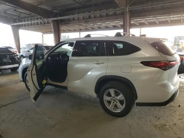 5TDZARAHXNS514634 2022 TOYOTA HIGHLANDER - Image 2