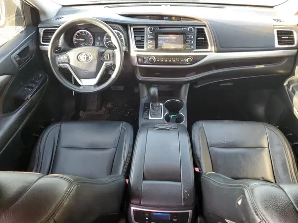 5TDZARFH0GS017443 2016 TOYOTA HIGHLANDER - Image 8