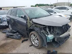 5TDZARFH0GS019032 2016 TOYOTA HIGHLANDER