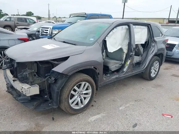 5TDZARFH0GS019032 2016 TOYOTA HIGHLANDER - Image 2