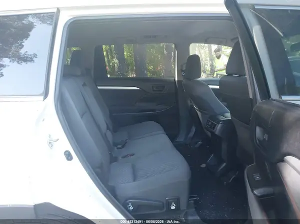 5TDZARFH0GS020844 2016 TOYOTA HIGHLANDER - Image 8