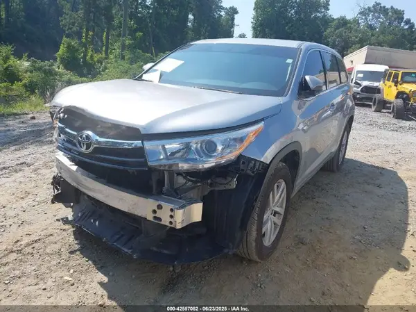 5TDZARFH0GS020861 2016 TOYOTA HIGHLANDER - Image 2