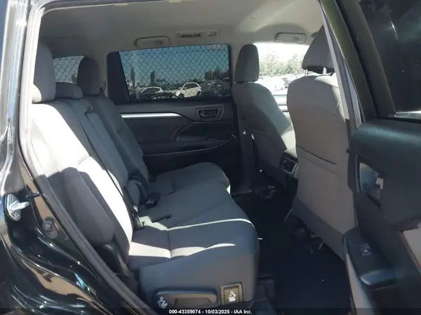 5TDZARFH0GS021167 2016 TOYOTA HIGHLANDER - Image 8