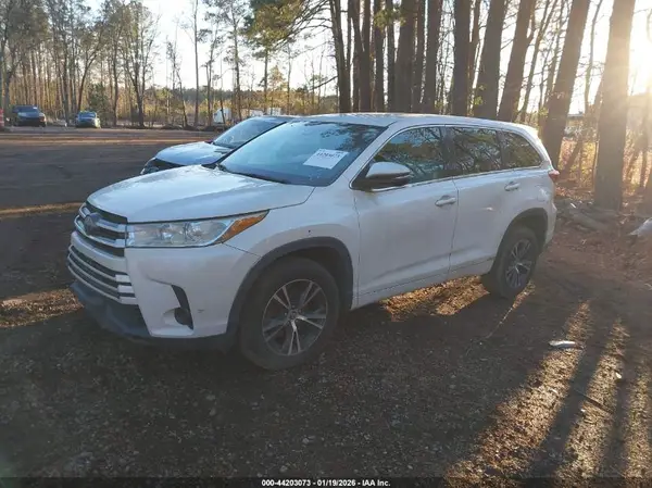 5TDZARFH0HS025687 2017 TOYOTA HIGHLANDER - Image 2