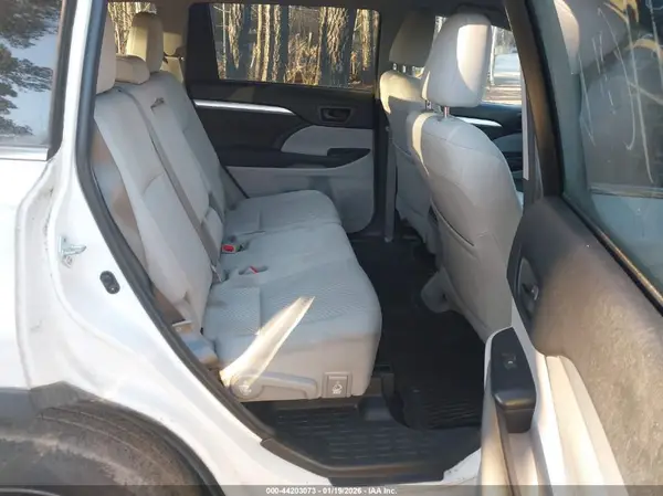 5TDZARFH0HS025687 2017 TOYOTA HIGHLANDER - Image 8